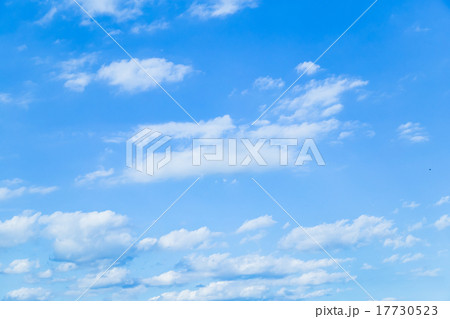 空 晩夏の空 秋の空 9月の空 青い空 綿雲 積雲 コピースペース テキストスペース 合成用背景 雲 空 晩夏の空 秋の空 9月の空 青い空 綿雲 積雲 コピースペース テキストスペース 合成用背景 雲 17730523