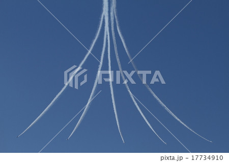 5本の飛行機雲 5本の飛行機雲 17734910