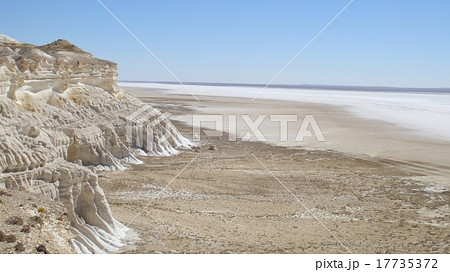 カザフスタン　トゥズバイル塩湖 17735372