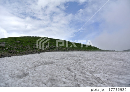 鳥海山の雪渓 鳥海山の雪渓 17736922