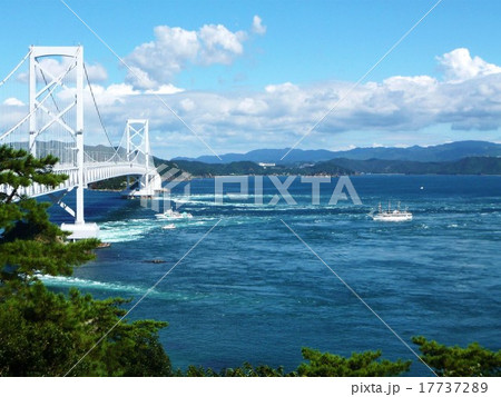 鳴門海峡と大鳴門橋 17737289