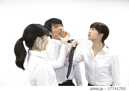 ビジネス 男女 3人 喧嘩 逆パワハラの写真素材