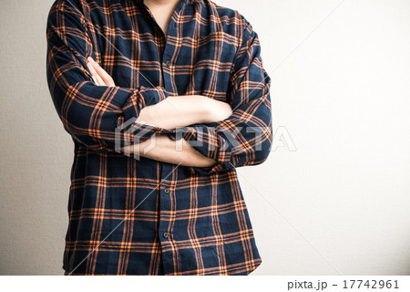 腕組み 17742961