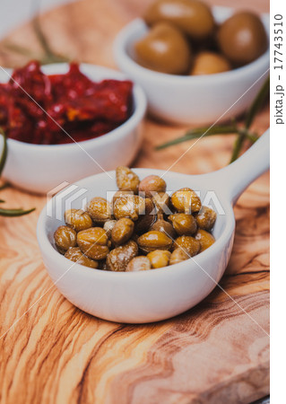 Marinated capers 17743510