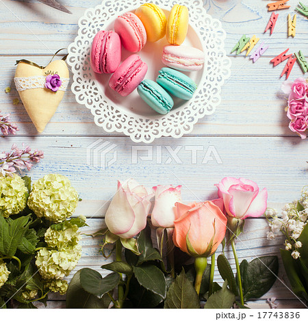 Sweet present 17743836