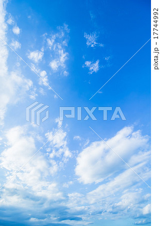 空 晩夏の空 秋の空 9月の空 青い空 綿雲 積雲 コピースペース テキストスペース 合成用背景 雲 空 晩夏の空 秋の空 9月の空 青い空 綿雲 積雲 コピースペース テキストスペース 合成用背景 雲 17744992