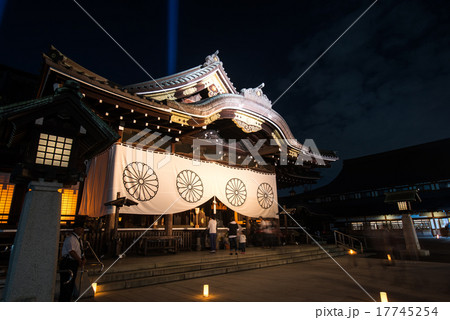 靖国神社　ライトアップ　みらいとてらす　拝殿 17745254