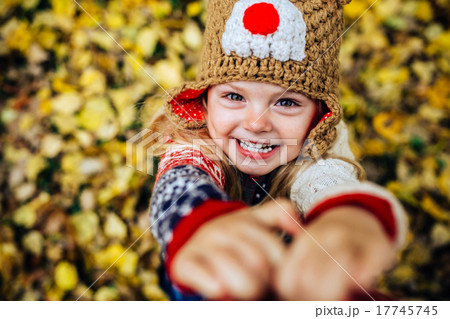 Daugher smile in camera 17745745