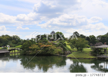 岡山後楽園、慈眼堂前から見る沢の池の御野島・中の島、唯心山、岡山城 17748727