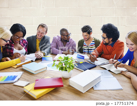 Teamwork Casual Discussion Brainstorming Learning Concept Teamwork Casual Discussion Brainstorming Learning Concept 17751374