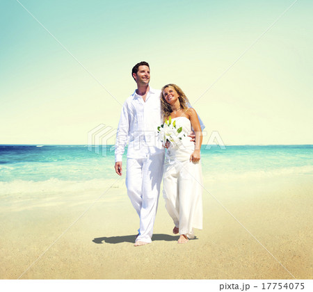 Honeymoon Couple Romantic Walking Summer Beach Concept 17754075