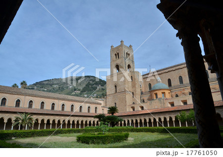 モンレアーレのドゥオーモの付属修道院の228本の円柱がある大回廊 モンレアーレのドゥオーモの付属修道院の228本の円柱がある大回廊 17761050