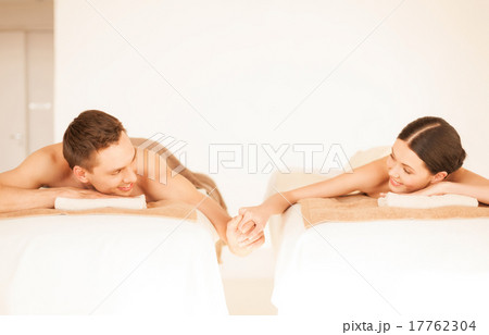 couple in spa 17762304