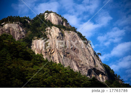 大崩山の岩峰 17763786