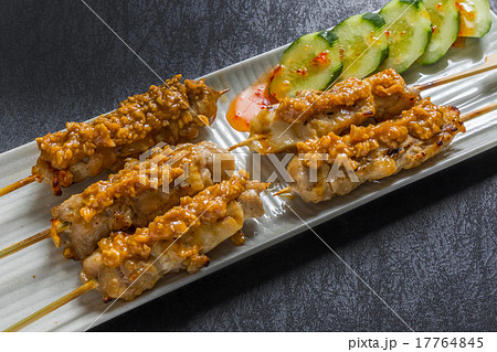 アジア焼き鳥サテ Malaysian chicken charcoal fire barbecue アジア焼き鳥サテ Malaysian chicken charcoal fire barbecue 17764845