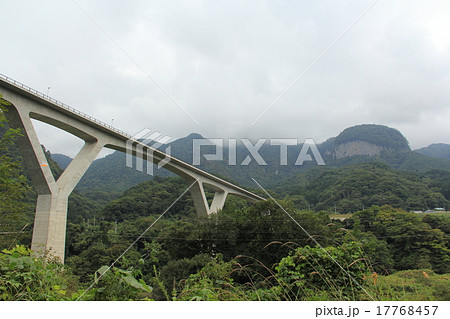 八ッ場ダム湖面3号橋（丸岩大橋） 17768457