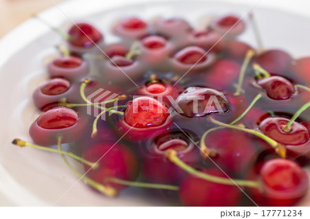 Washing of cherries 17771234