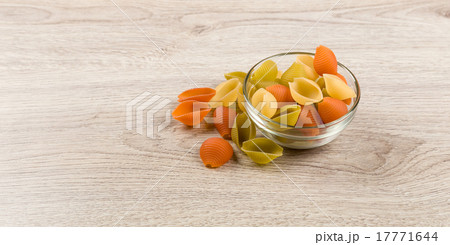 Pasta Conchiglie colorata   17771644