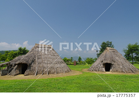 長野県塩尻市　国史跡　平出遺跡（縄文～弥生～古墳～平安時代の集落跡）縄文時代の住居・村落の再現 17775357