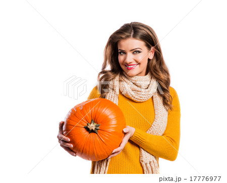 Beautiful young woman 17776977