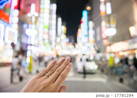 結婚指輪と繁華街 17781284