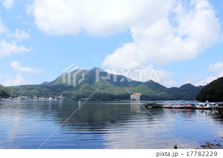 榛名湖と掃部ヶ岳 榛名湖と掃部ヶ岳 17782229