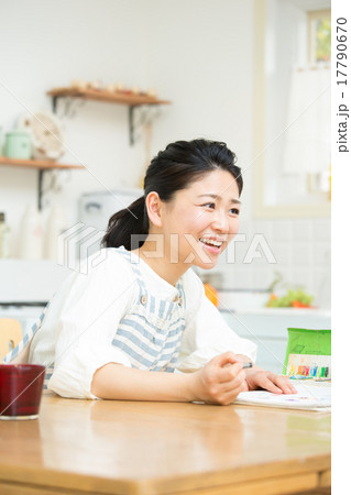 mother and child 2 17790670