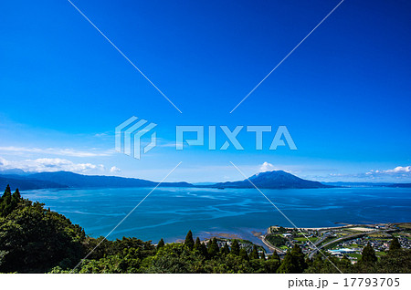 錦江湾と桜島_国分城山公園から望む雄大な風景 17793705