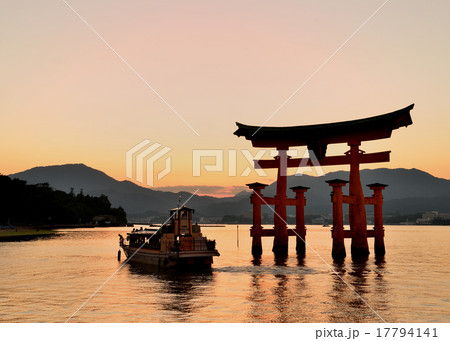 宮島の夕焼け 宮島の夕焼け 17794141