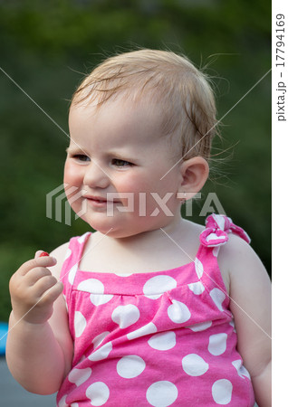Happy cute little girl outdoor 17794169