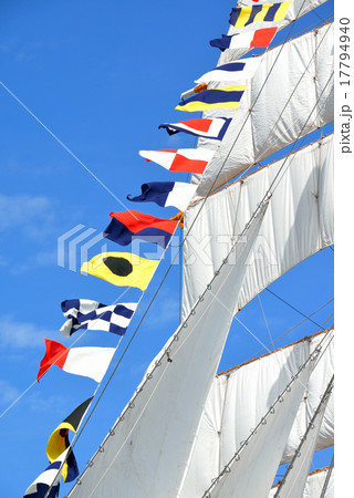 帆船の帆と信号旗 帆船の帆と信号旗 17794940
