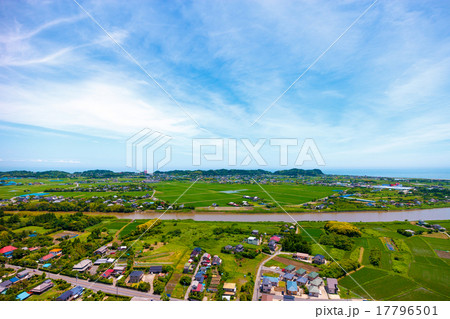 ６月になり緑色を増した水田といすみ市夷隅川周辺を空撮 17796501