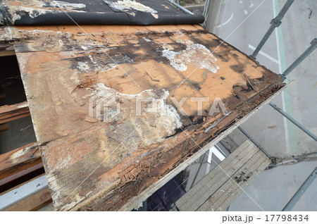 雨漏りを起こした屋根下地 17798434
