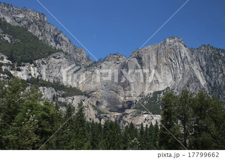 渇水期のヨセミテ滝 17799662