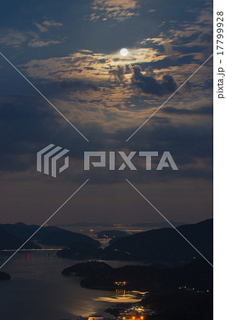 夜景の島々とスーパームーン 夜景の島々とスーパームーン 17799928