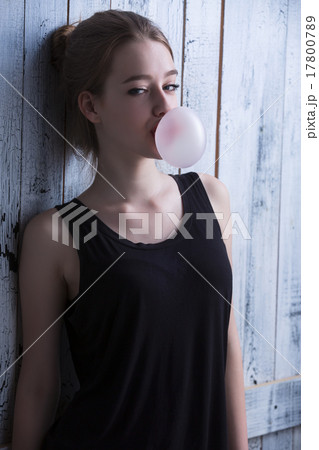 Girl with pink bubble of chewing gum 17800789