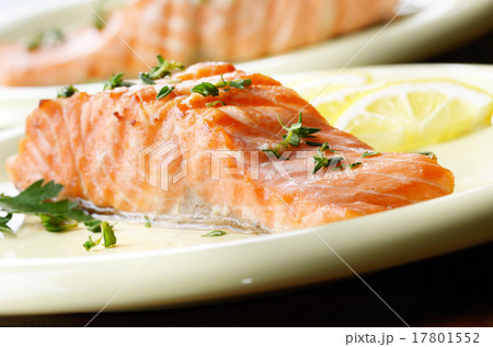 Fried salmon fillet 17801552