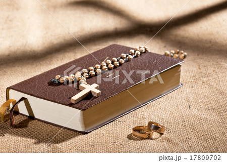 Bibble And Cross 17809702