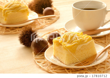 秋のコーヒータイム　ケーキとコーヒーと栗　 17810712