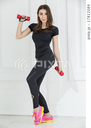 Full growth portert beautiful young sport brunette 17812084