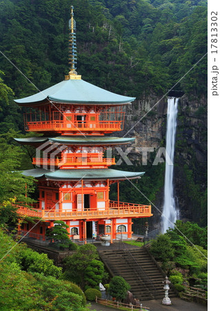 那智の滝と青岸渡寺 那智の滝と青岸渡寺 17813302