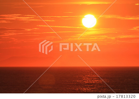 伊予の夕日 17813320