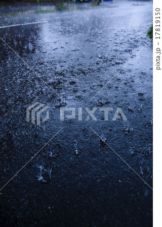 ゲリラ豪雨 17819150