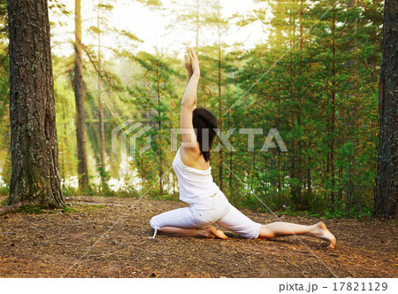 Yoga one legged king pigeon pose 17821129