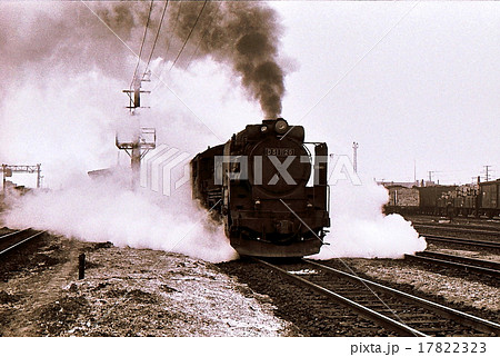 北海道長万部を発車して行くD51貨物列車　昭和45年 17822323
