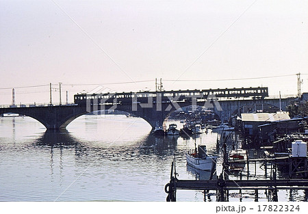 鶴見線・鶴見川を行く旧型国電 昭和54年 鶴見線・鶴見川を行く旧型国電 昭和54年 17822324