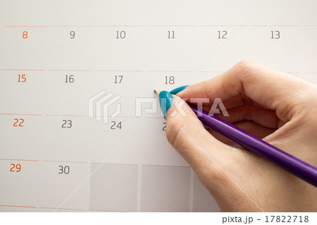 hand holding pencil on calendar for  making appointment  importa 17822718