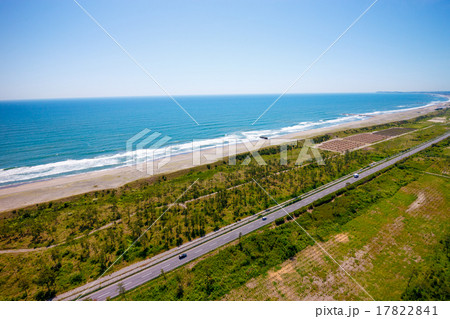 長い九十九里海岸と並行して走る５月の九十九里有料道路の写真素材 17822841 Pixta