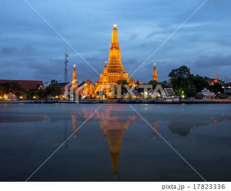 Wat Arun river side with Chao Phraya River in Bangkok at twiligh 17823336