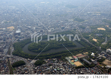 仁徳天皇陵(大仙陵古墳)を空撮 仁徳天皇陵(大仙陵古墳)を空撮 17824100